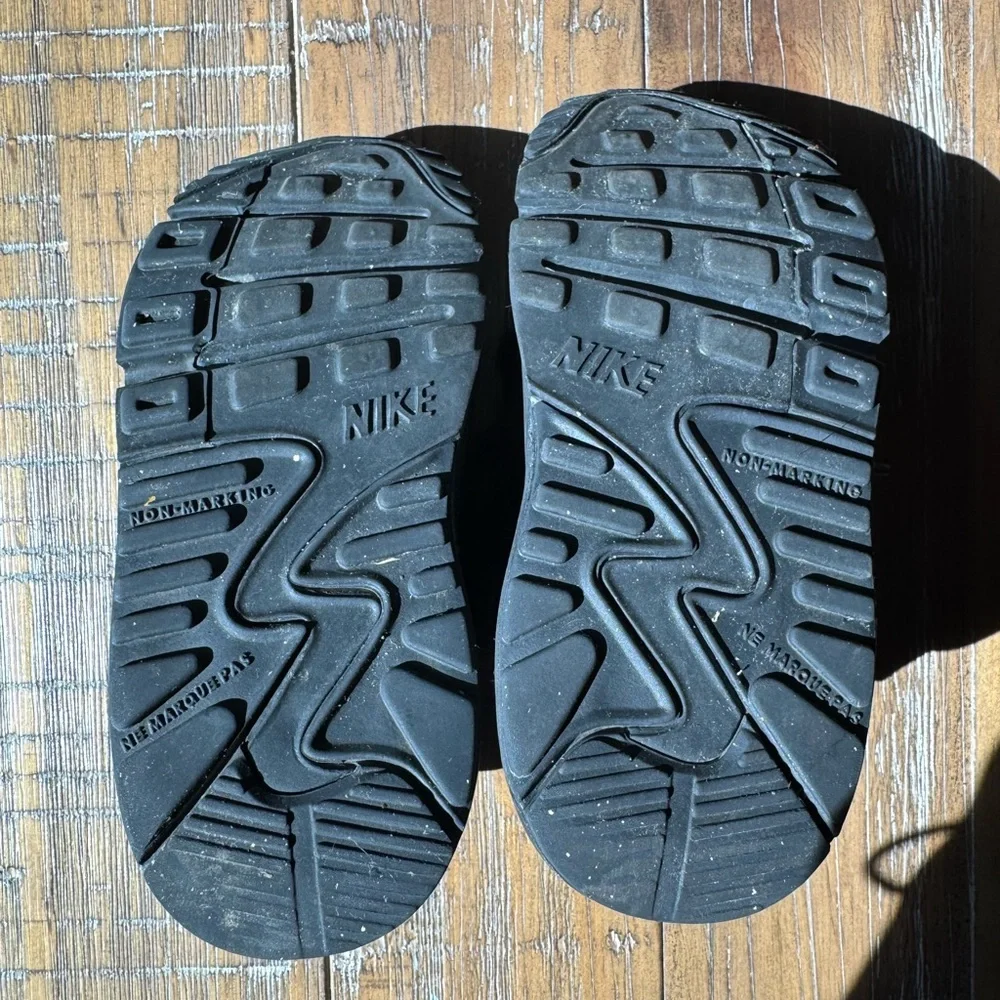 Nike Black Air Max 90 Sneakers with Air Cushioning - Picture 4 of 4